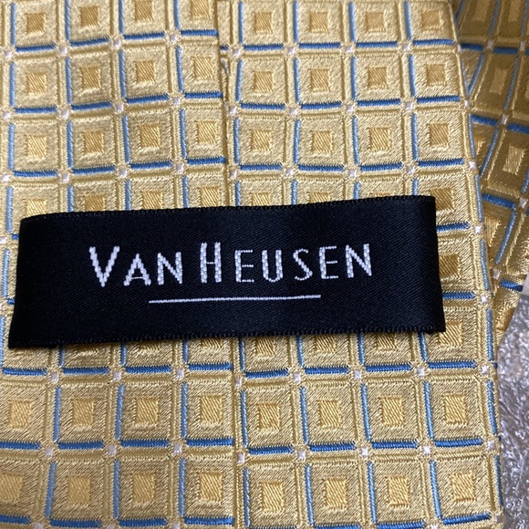 All Ties Buy One Get One 1/2 Off!! Van Heusen 100% Silk Tie - Picture 2 of 3